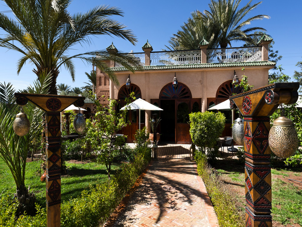 Palm grove surrounding OZ Palace
